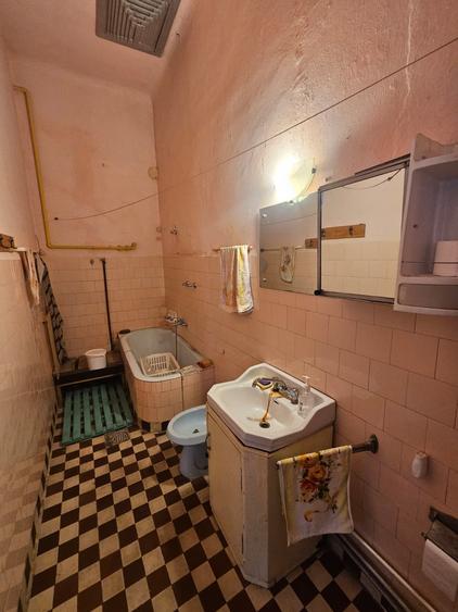 Casă individuală cu 4 camere cu Teren 489 Mp în Central