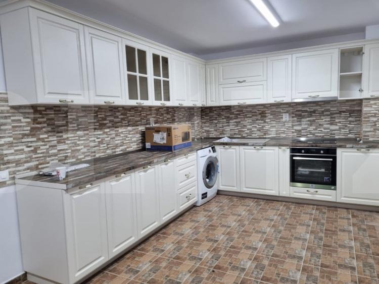 Casă cu 5 camere cu Teren 2252 Mp în Coșula