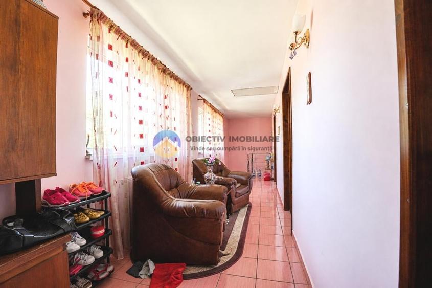 Casă cu 4 camere cu Teren 1800 Mp în Central