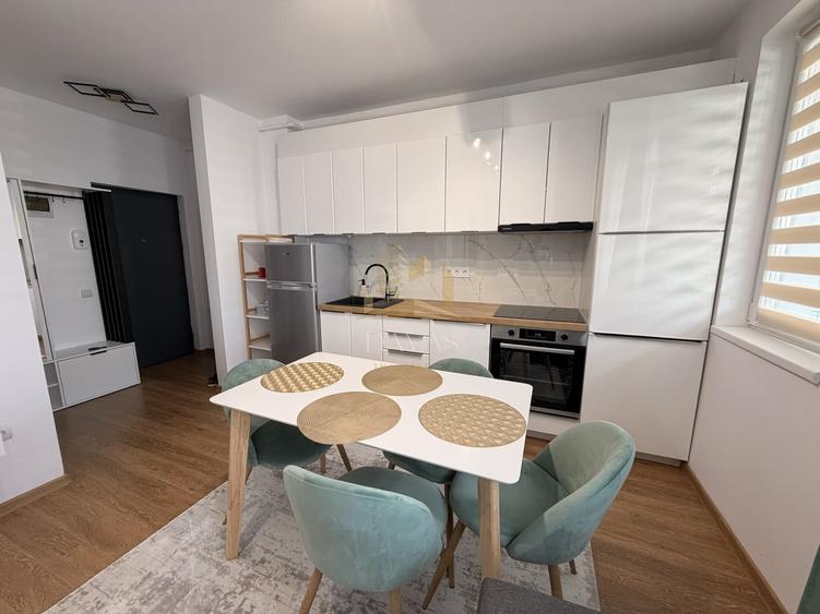 Apartament cu 2 camere semidecomandat, mobilat în Florești
