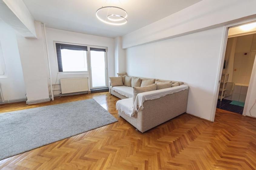 Apartament cu 2 camere semidecomandat, mobilat în Tei