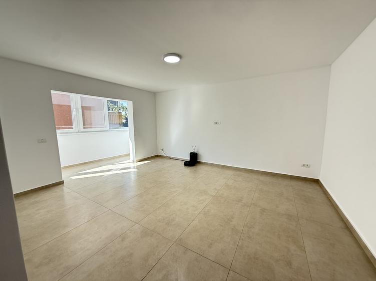 Apartament cu 4 camere decomandat în Complex Studențesc