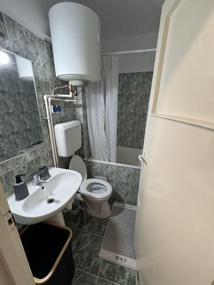 Garsonieră decomandată în Lucrețiu Pătrășcanu