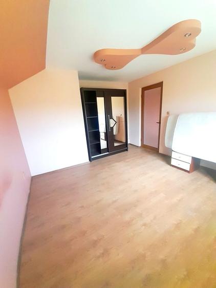 Casă cu 4 camere decomandat în Central