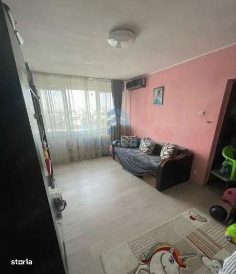 Apartament cu 3 camere, mobilat în Tei