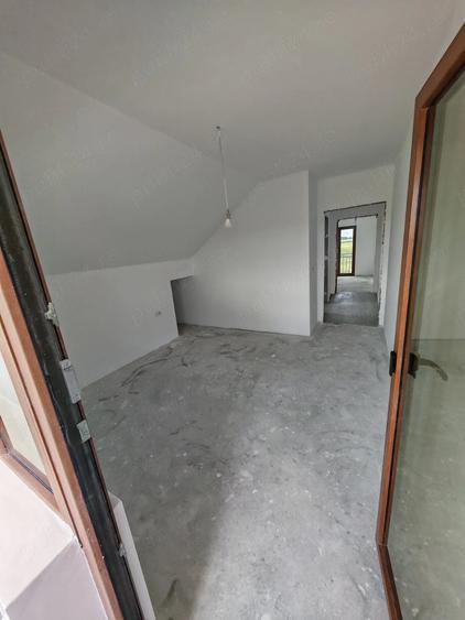 Duplex cu 3 dormitoare, 1 living, 2 bai, 1 bucatarie,terasa ?i curte. - 9