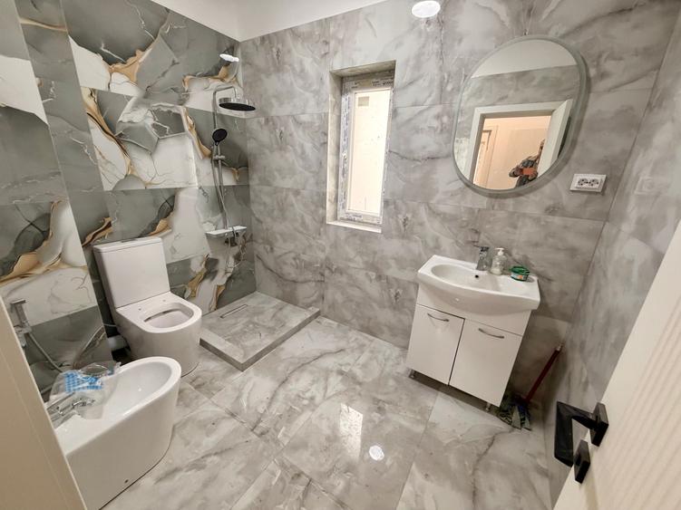 Casă individuală cu 8 camere cu Canalizare în Exterior Sud