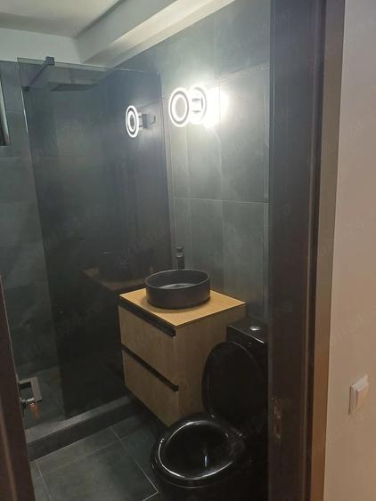 Apartament cu 3 camere semidecomandat în Titan