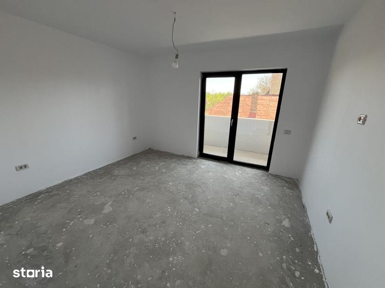 Casă cu 4 camere cu Teren 375 Mp în Ștefănești