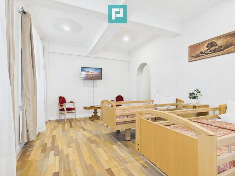 Casă individuală cu 8 camere cu Canalizare în Pârneava