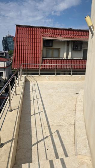 Apartament cu 5 camere decomandat în Primăverii