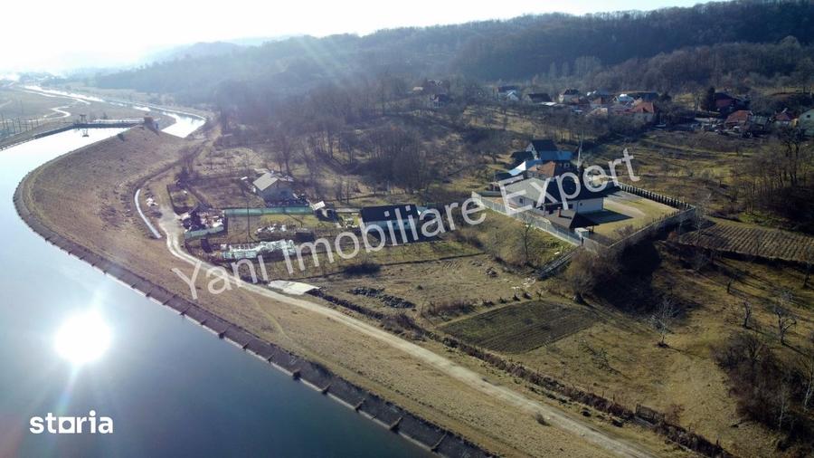 Casă cu 5 camere cu Teren 3600 Mp în Albești
