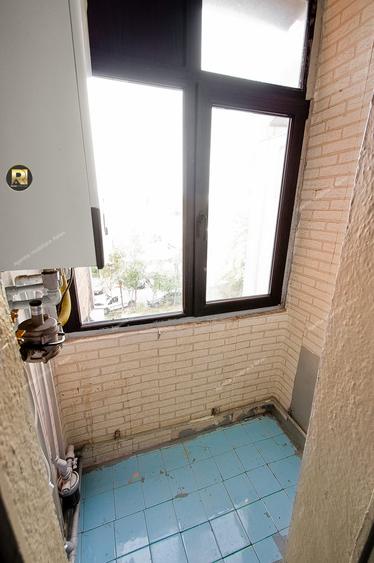 Apartament cu 3 camere semidecomandat în Micro 40