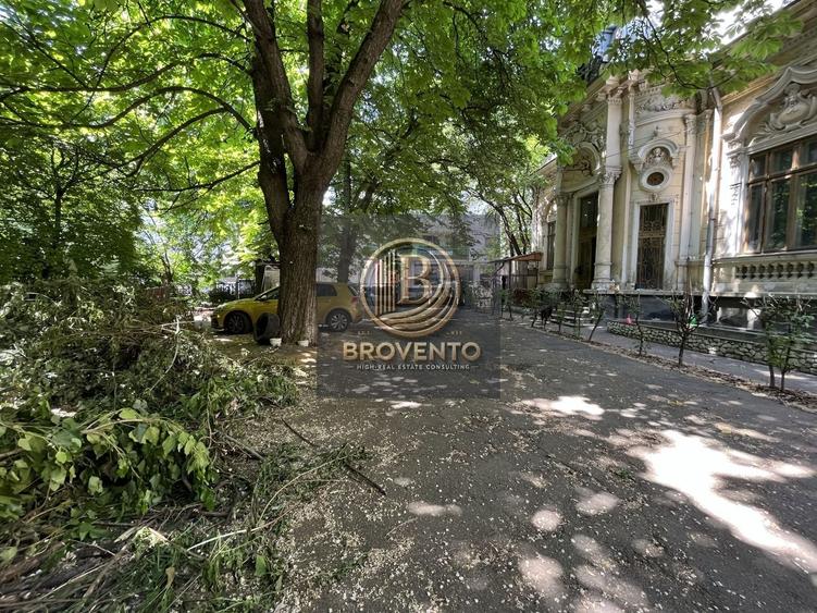 Casă individuală cu 15 camere cu Canalizare în Central