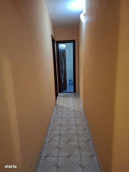 Apartament cu 3 camere semidecomandat în Mioriței