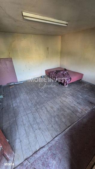 Casă cu 4 camere cu Teren 990 Mp în Central