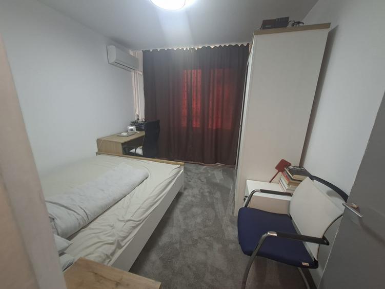 Apartament cu 3 camere semidecomandat în Colentina