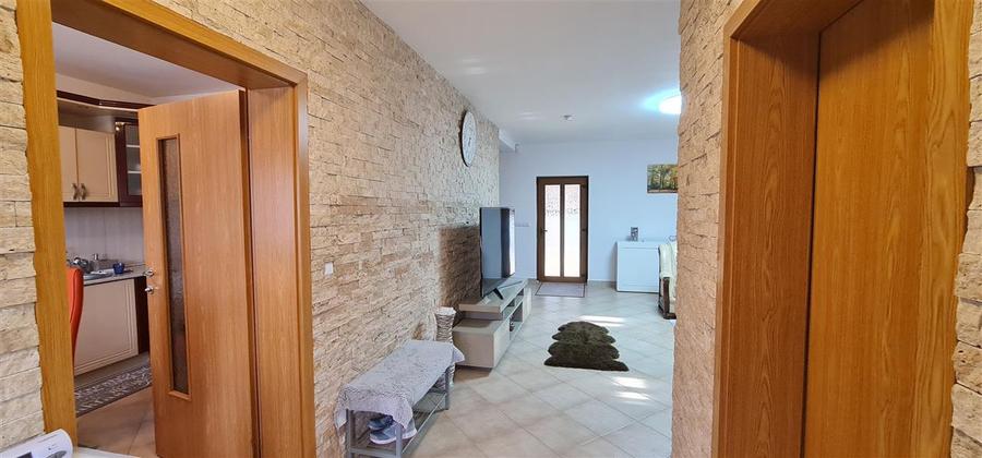 Casă individuală cu 5 camere cu Canalizare în Bujac