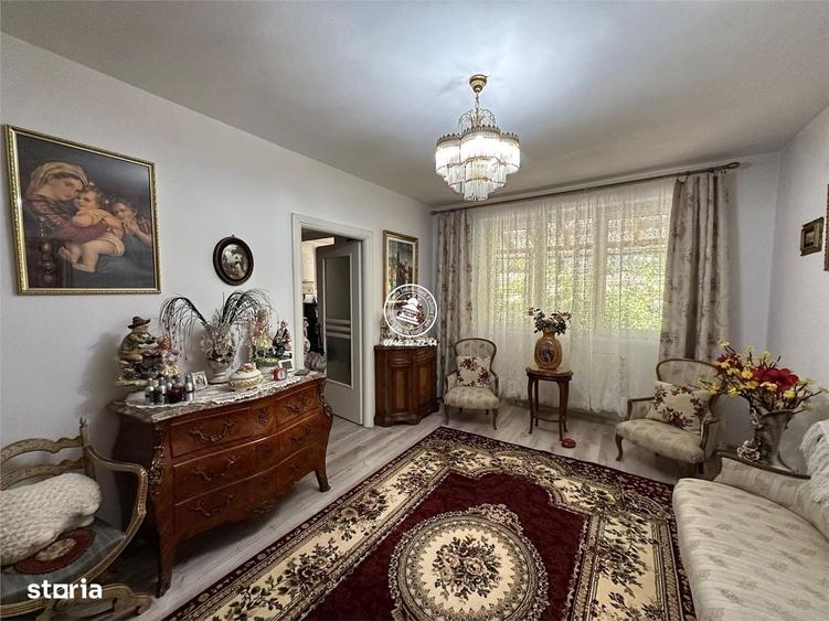 Apartament cu 3 camere semidecomandat în Bucșinescu