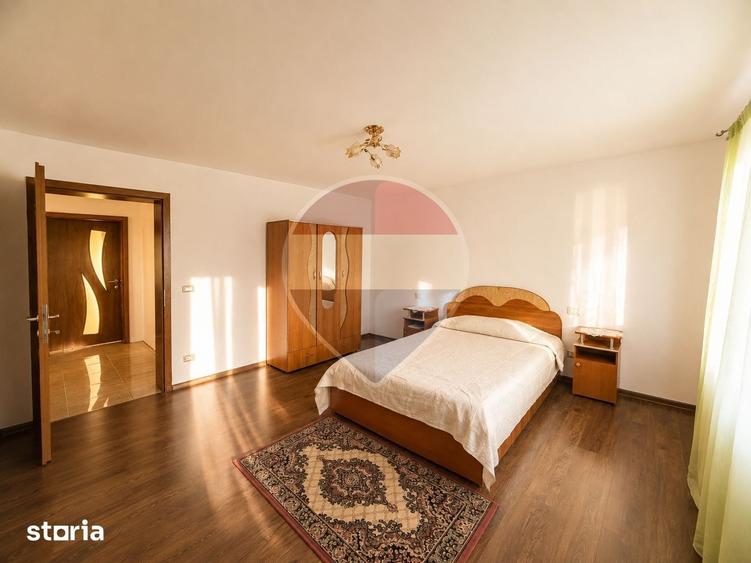 Casă cu 6 camere cu Teren 2700 Mp în Negri