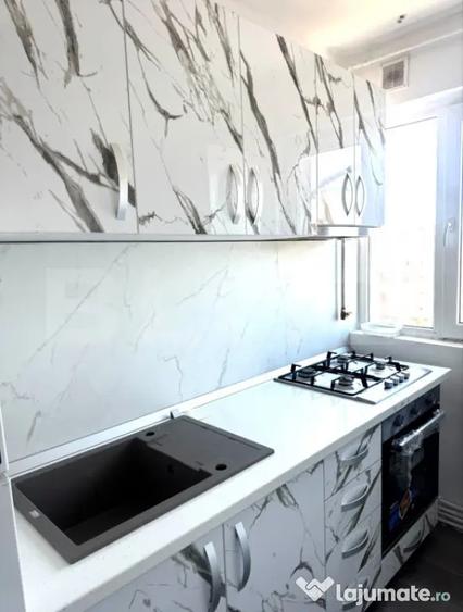 Apartament cu 2 camere semidecomandat, mobilat în Micro 11