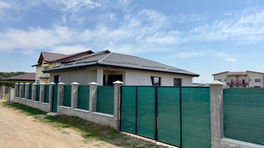 Casă individuală cu 3 camere cu Canalizare în Bâcu