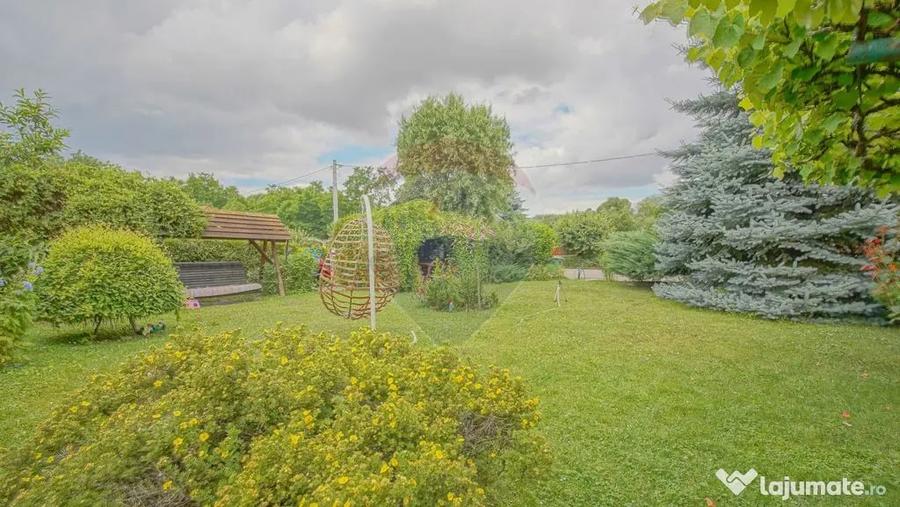 Casă cu 7 camere cu Teren 800 Mp în Purcăreni