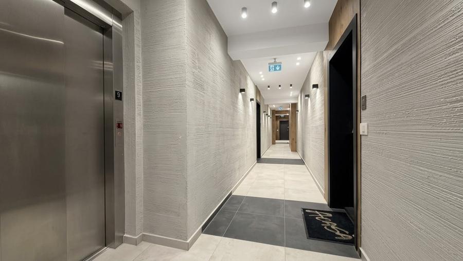 Apartament cu 2 camere decomandat în Tractorul