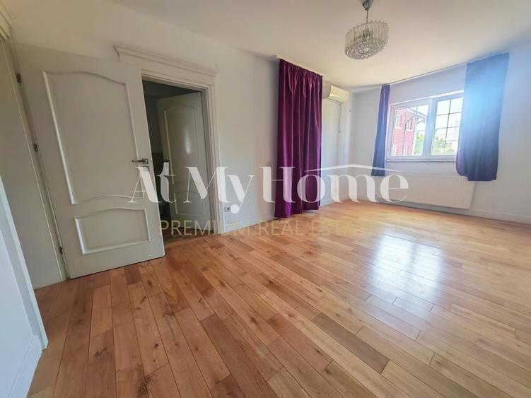 Duplex cu 7 camere cu Canalizare în Iancu Nicolae