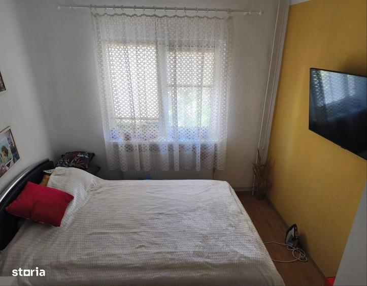 Apartament cu 3 camere decomandat în Cornitoiu