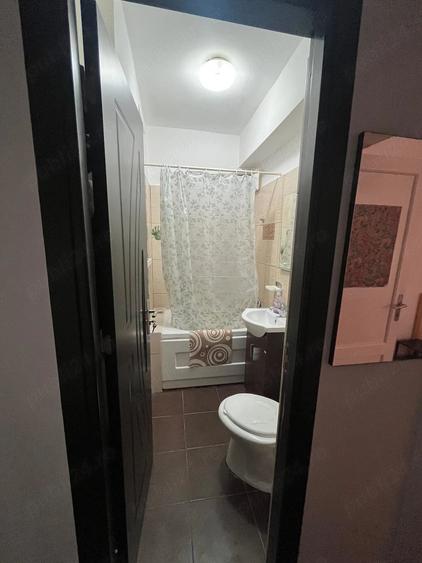 Garsonieră decomandată în Sud