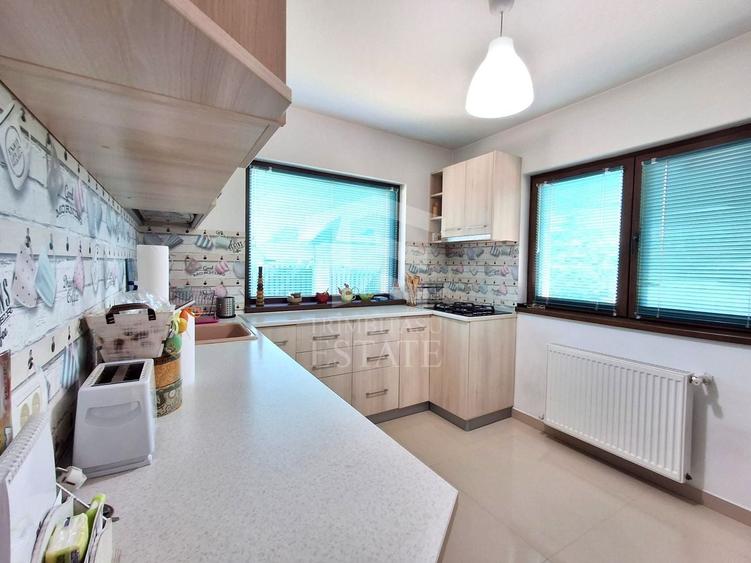 Duplex cu 4 camere cu Canalizare în Brănești