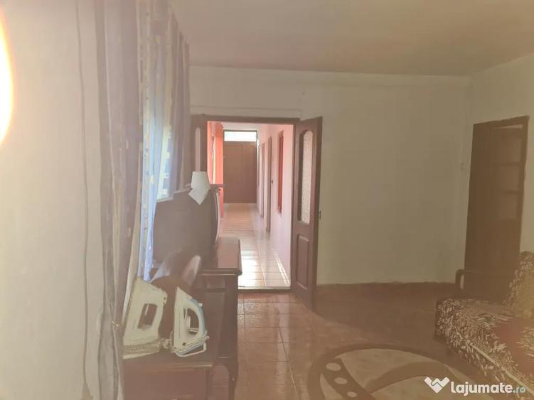 Casă cu 4 camere în Gureni