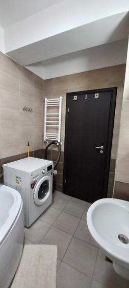 Garsonieră decomandată în Roșu