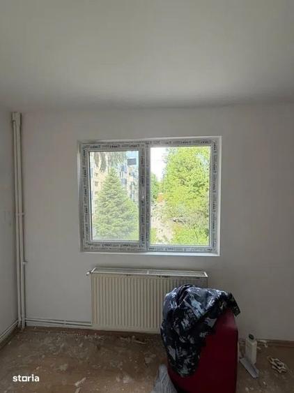Apartament cu 3 camere semidecomandat în Dâmbu Pietros