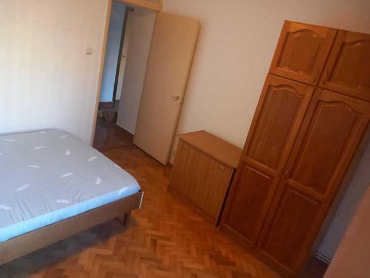 Apartament cu 3 camere decomandat în Dâmbu Pietros
