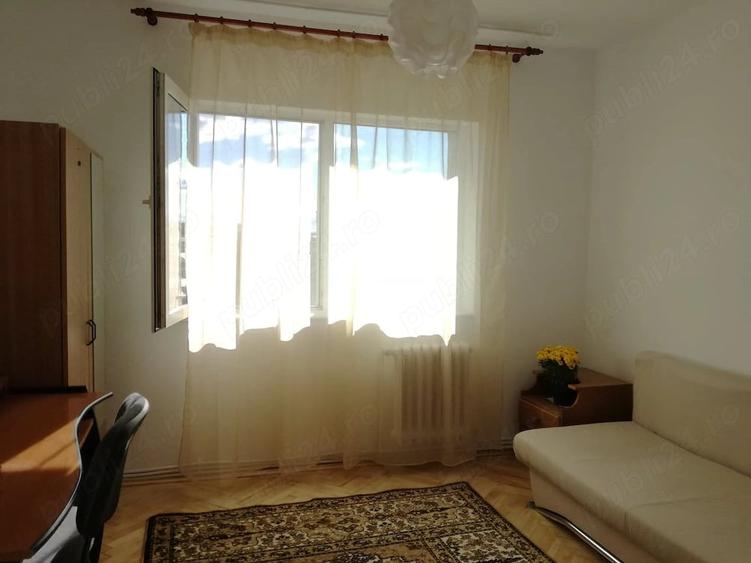 Apartament cu 3 camere decomandat în Podu Roș