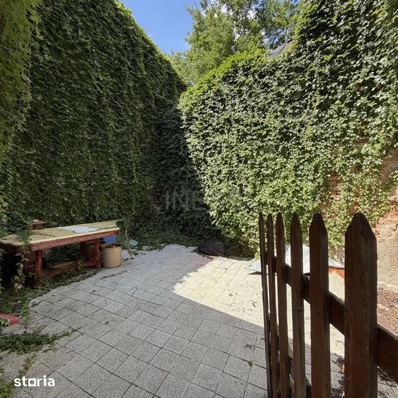 Casă cu 2 camere cu Teren 15 Mp în P-ța Universității