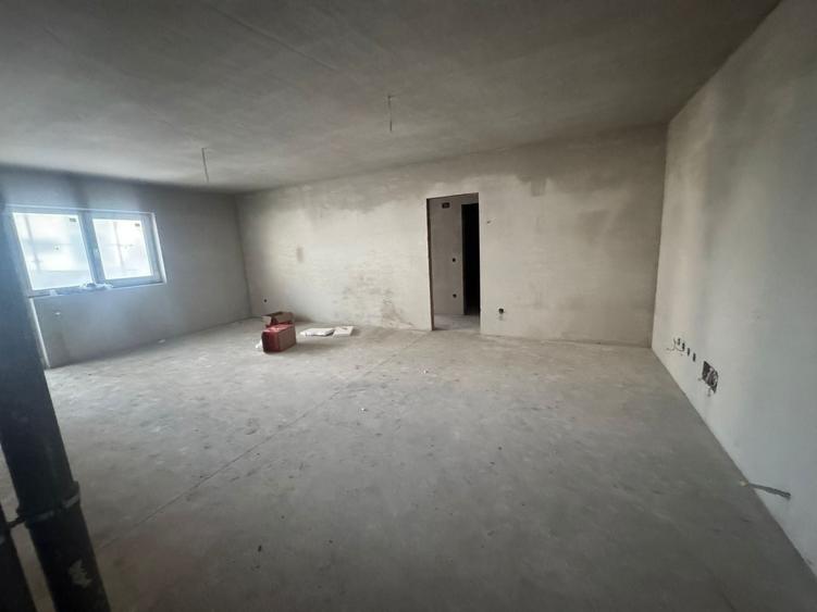 Apartament cu 3 camere semidecomandat în Hipodrom 3