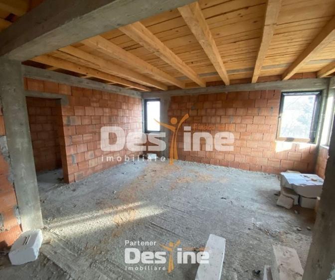 Casă individuală cu 6 camere cu Canalizare în Ciritei