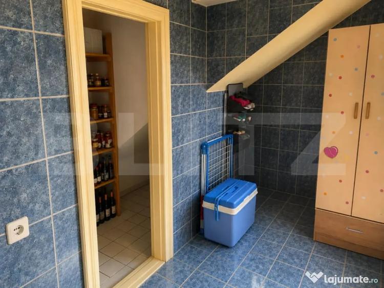 Casă cu 7 camere cu Teren 500 Mp în Central