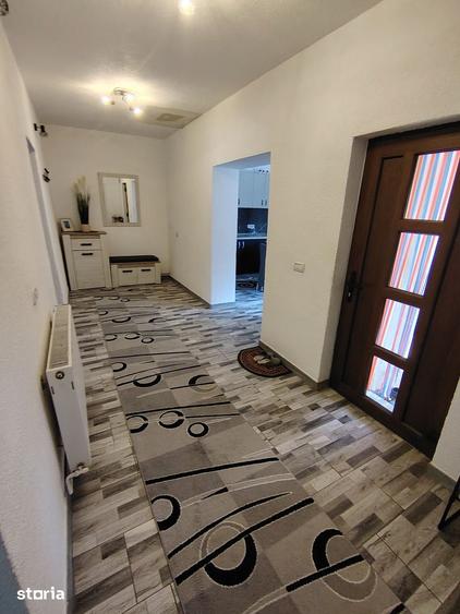 Casă cu 6 camere cu Teren 210 Mp în Zimandu Nou