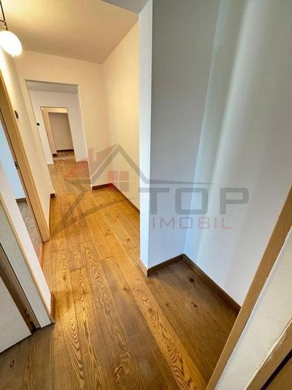 Apartament cu 4 camere semidecomandat în Mircea cel Bătrân