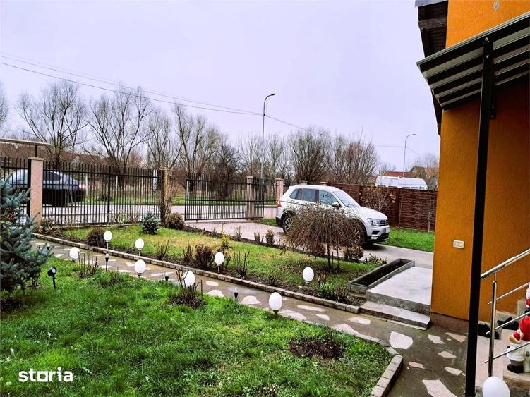 Casă cu 4 camere cu Teren 560 Mp în Sânmihaiu Român