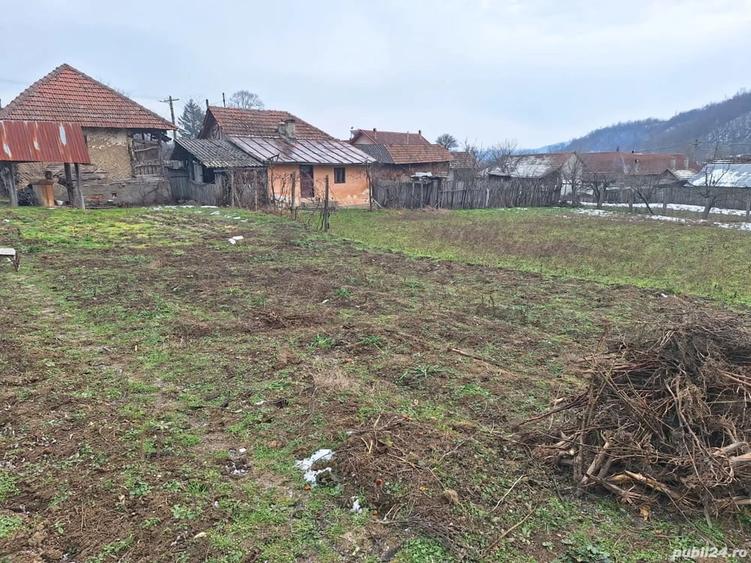 Casă cu 4 camere cu Teren 200 Mp în Central