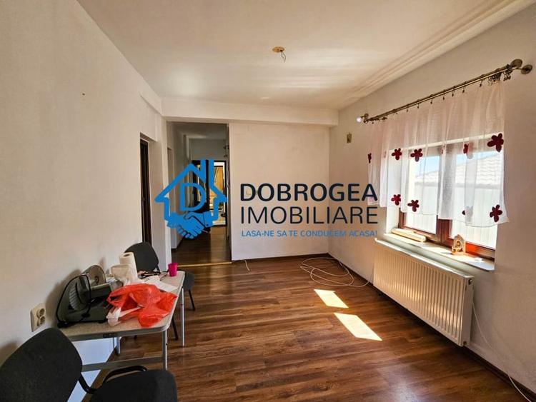 Casă individuală cu 6 camere cu Teren 231 Mp în Păcii