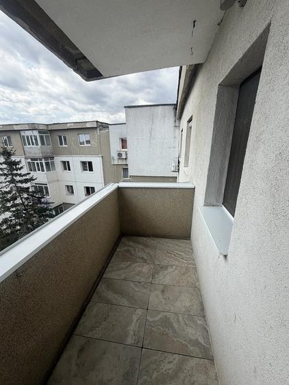 Apartament cu 3 camere decomandat în 9 Mai