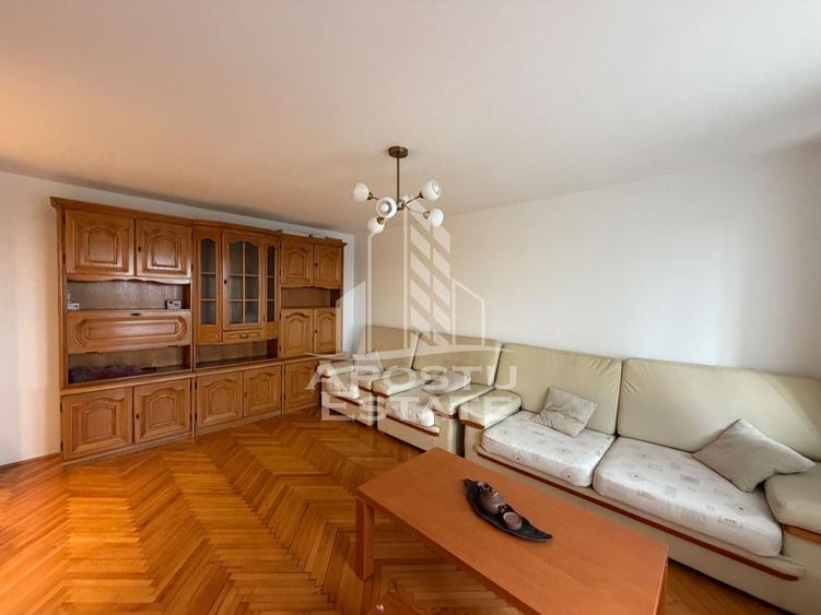 Apartament cu 3 camere decomandat în Dacia