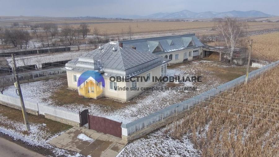 Casă cu 6 camere cu Teren 3683 Mp în Agapia