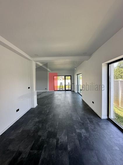 Casă cu 4 camere în Domnești